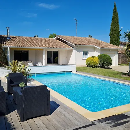 Du Port Meuble De Tourisme 4 Etoiles Avec Piscine Privee Et Chauffee 度假居 *