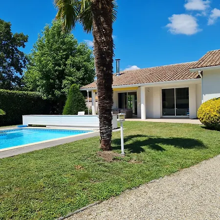 Du Port Meuble De Tourisme 4 Etoiles Avec Piscine Privee Et Chauffee Biganos