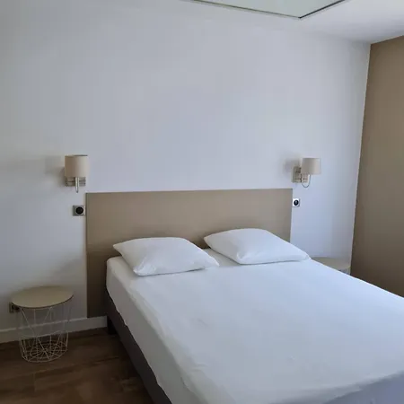 Du Port Meuble De Tourisme 4 Etoiles Avec Piscine Privee Et Chauffee 度假居